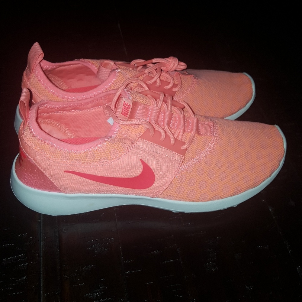 Nike Juvenate Sneaker